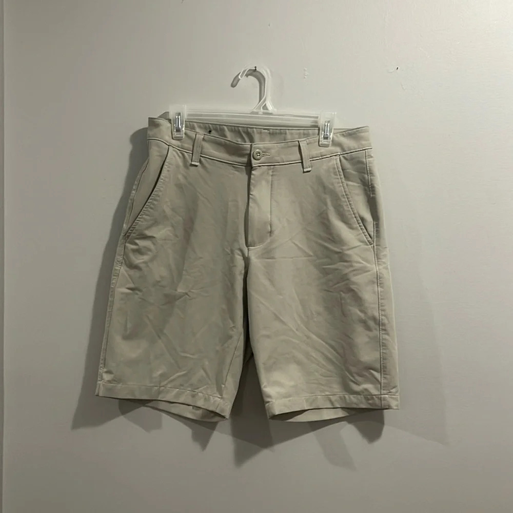 Under Armour Men’s silky khaki golf shorts